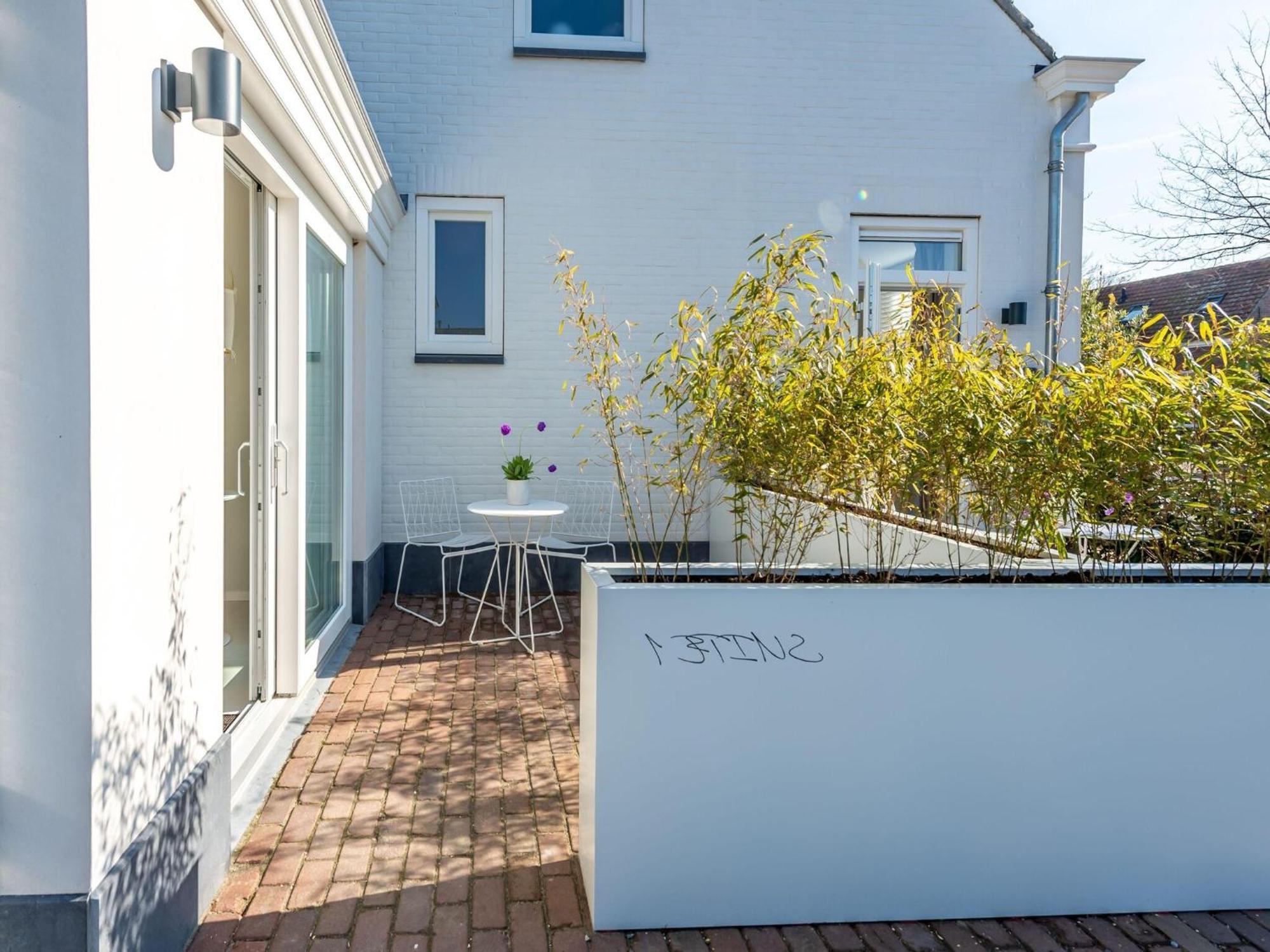 Pleasaing Holiday Home In Oostkapelle Near Centre Exterior photo